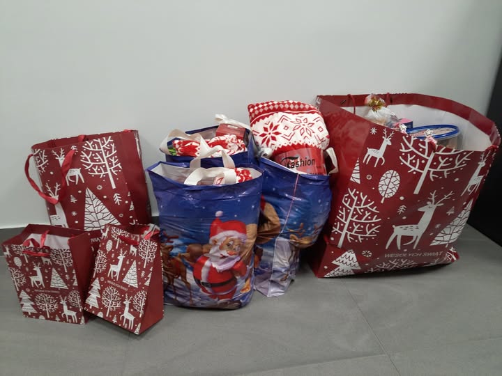 Wolontariusze z Zespołu Szkół nr 2 w Lubnie wspierają potrzebujących